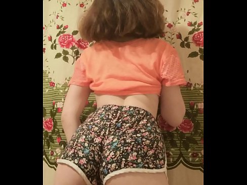 ❤️ מותק צעיר סקסי פושט את המכנסיים הקצרים במצלמה ❤️ סלאוטים בפורנו iw.sexonfire.ru ️❤